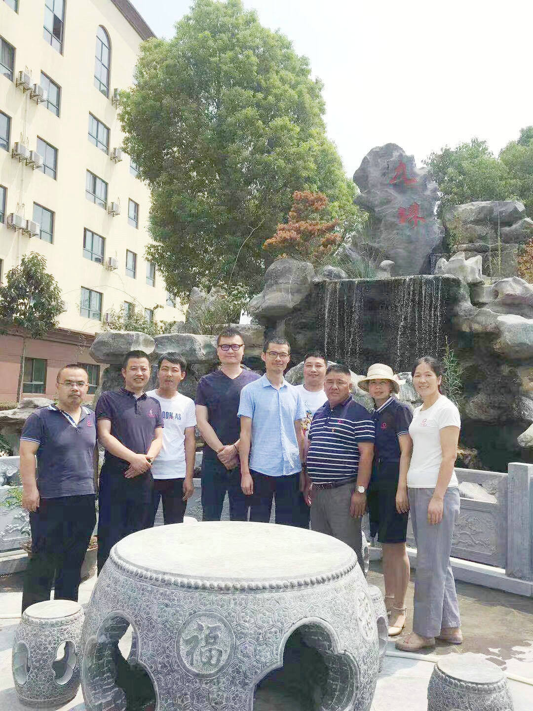 九珠蛋業(yè)與經(jīng)銷商合影